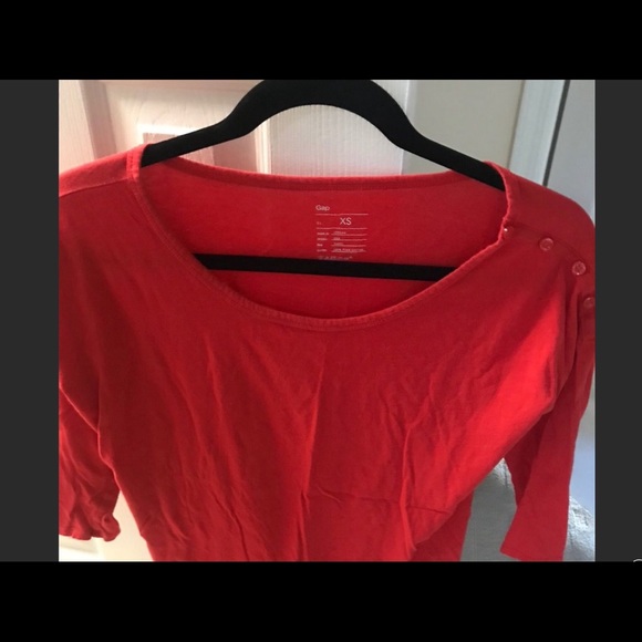 GAP Tops - Gap 4 pack basic tees!